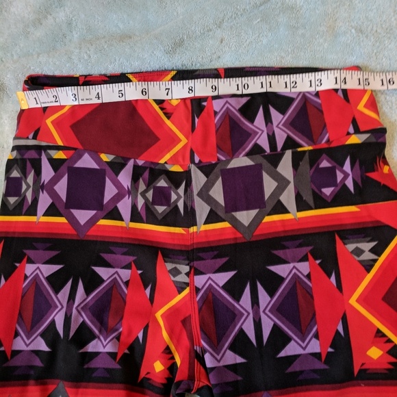 BNWT LULAROE ARROWS TALL & CURVY LEGGINGS. - Picture 7 of 7